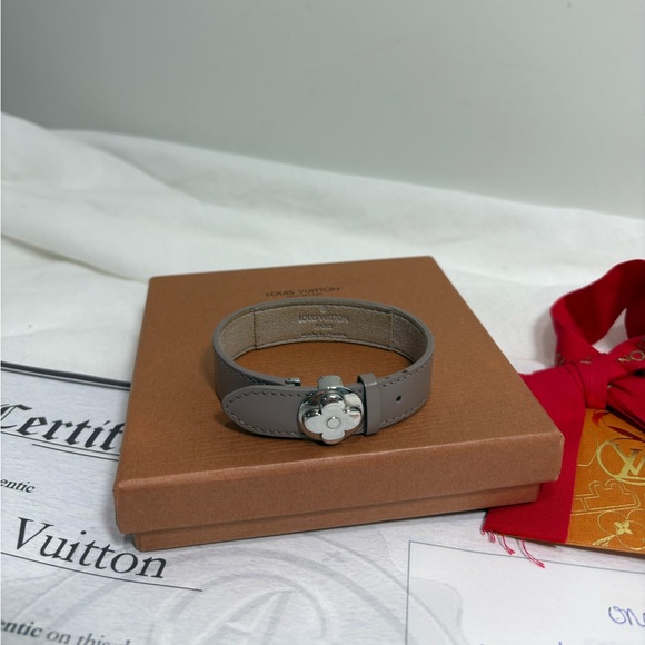 Authentic LOUIS VUITTON wish bracelet with box, ribbon cards, and certificate - Picture 1 of 11